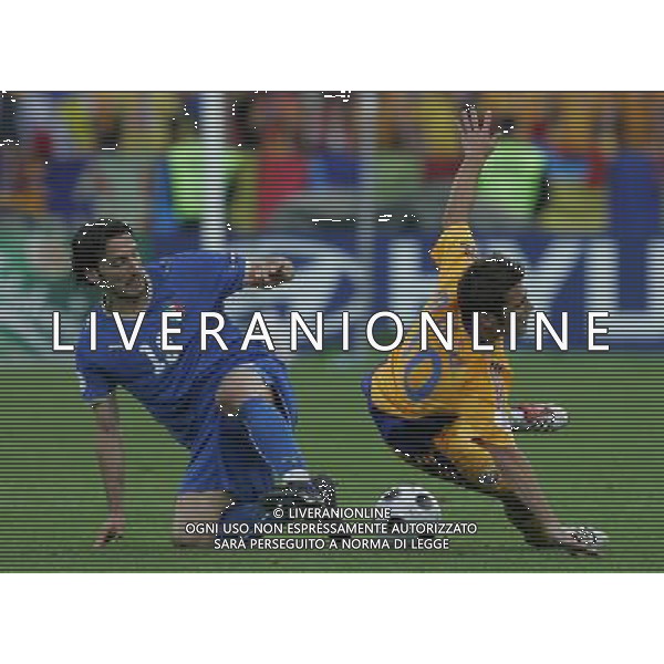 Italia-Romania UEFA EURO 2008 Gruppo C M13 Zurigo - 13.06.2008 Nella Foto: gianluca zambrotta e mutu adrian Ph.Luzzani/Ag. Aldo Liverani