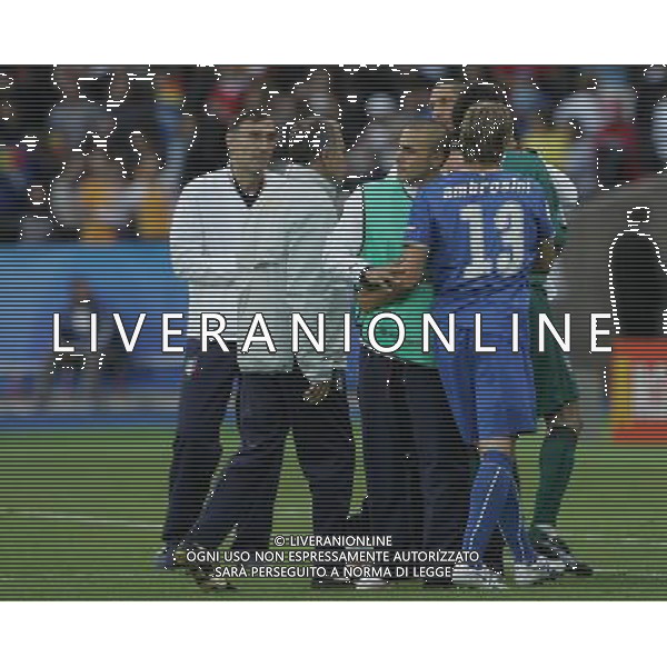 Italia-Romania UEFA EURO 2008 Gruppo C M13 Zurigo - 13.06.2008 Nella Foto: massimo ambrosini e fabio cannavaro a fine gara Ph.Luzzani/Ag. Aldo Liverani