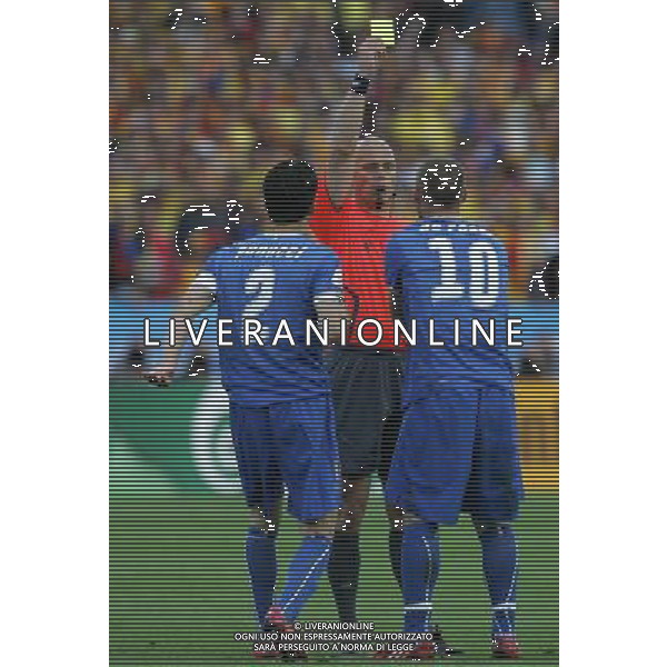 Zurigo (CH) 13-06-2008 Campionato Europeo Calcio EURO2008 italia-romania 1:1 nella foto arbitro tom henning ovrebo ammonisce daniele de rossi ph marco luzzani/ag aldo liverani s.a.s.