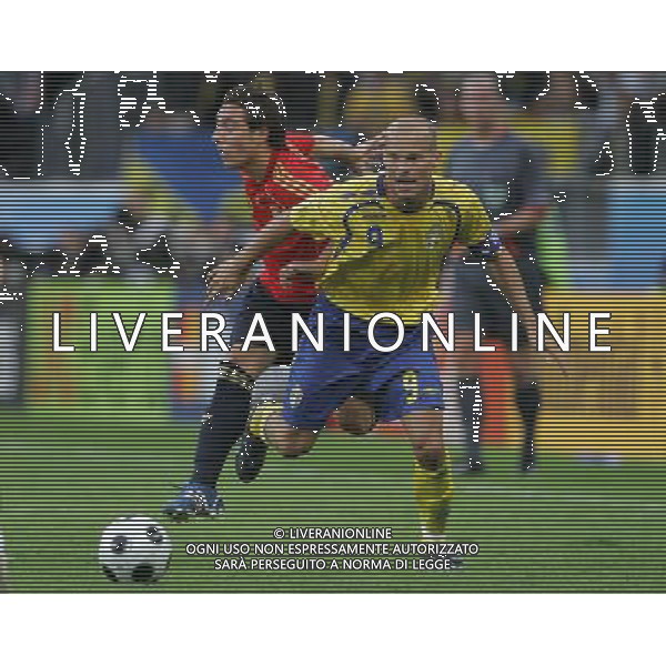 Svezia - Spagna 14/06/2008 Europei Innsbruck nella foto ljungberg e santi cazorla ph luzzani/Ag. Aldo Liverani Sas