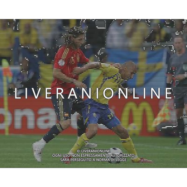 Innsbruck (AUT) 14-06-2008 Campionato europeoo calcio EURO2008 svezia-spagna 1:2 nella foto sergio ramos e henrik larsson ph marco luzzani/ag aldo liverani s.p.a.