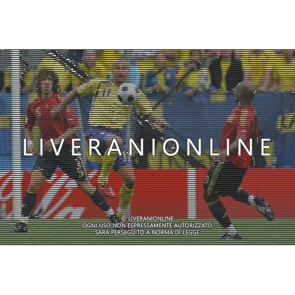 Innsbruck (AUT) 14-06-2008 Campionato europeoo calcio EURO2008 svezia-spagna 1:2 nella foto carles puyol, henrik larsson e marcos senna ph marco luzzani/ag aldo liverani s.p.a.