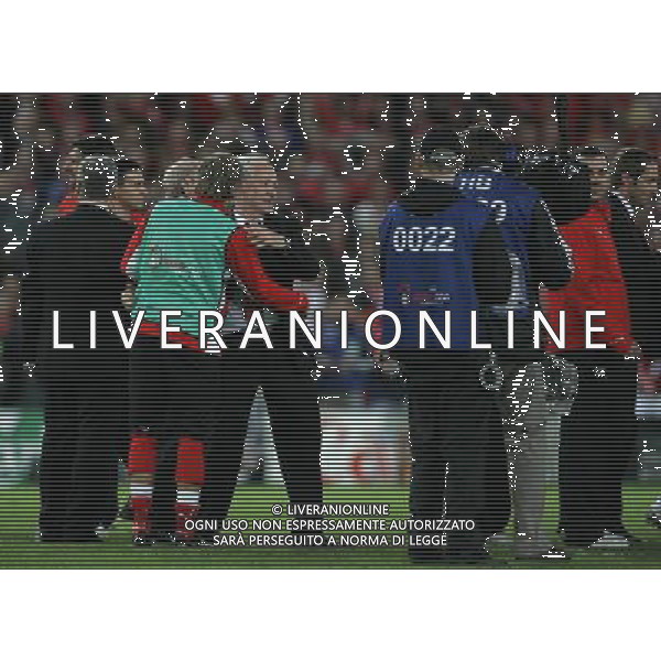 Svizzera - Portogallo 15/06/2008 Europei 2008 nella foto jakob kuhn ringraziato dai giocatori ph luzzani/Ag. Aldo Liverani sas