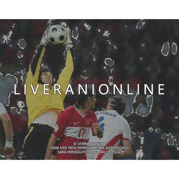 Turchia - Repubblica Ceca 3:2 15.06.2008 Europei 2008 Ginevra nella foto Petr Cech e Tuncay Sanli copyright by firo sportphoto/Ag. Aldo Liverani sas - ITALY ONLY -