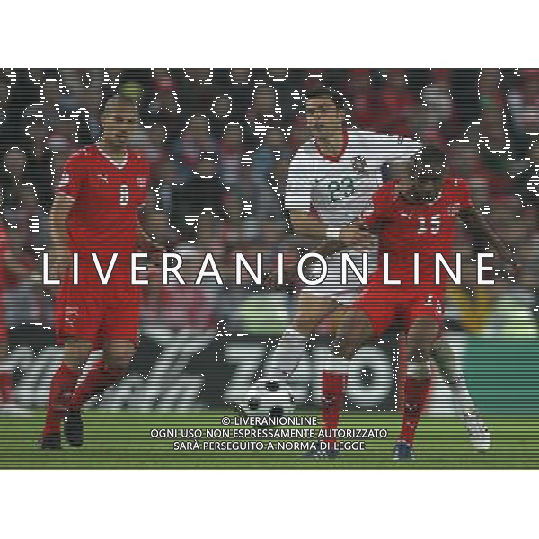 Basilea (CH) 15-06-2008 Campionato europeo calcio EURO2008 svizzera-portogallo 2:0 nella foto helder postiga, gelson fernandes e gokhan inler ph marco luzzani/ag aldo liverani s.a.s.