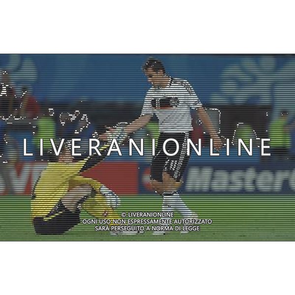 UEFA EURO 2008 Gruppo B M20 Vienna - 16.06.2008 Austria-Germania Nella Foto:KLOSE CONSOLA MACHO A FINE PARTITA /Ph.Vitez-Ag. Aldo Liverani