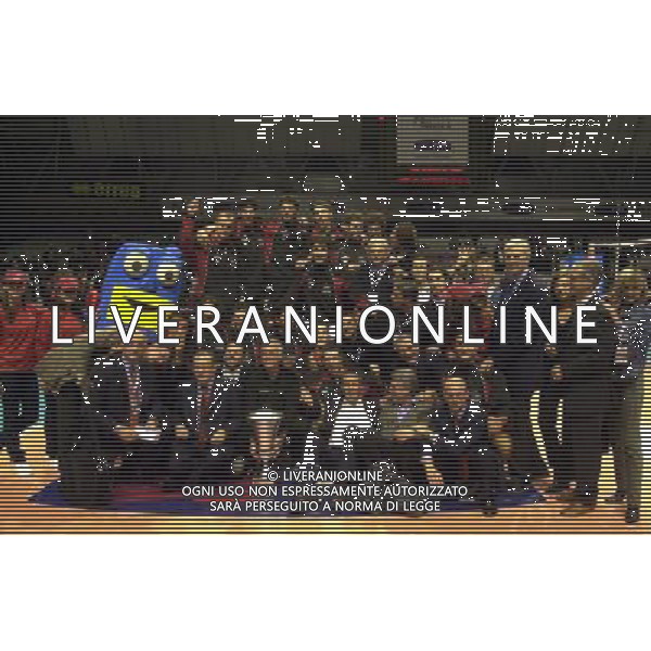 RAVENNA 23/10/03 FINALE SUPERCOPPA ITALIANA SISLEY TREVISO-LUBE MACERATA nella foto la sisley dopo la premiazione* foto gigi arcaini/ag.aldo liverani