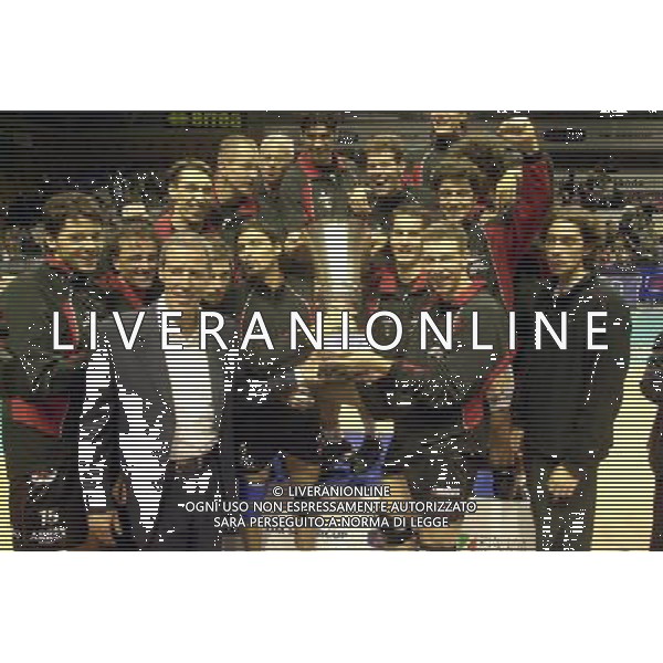 RAVENNA 23/10/03 FINALE SUPERCOPPA ITALIANA SISLEY TREVISO-LUBE MACERATA nella foto la sisley dopo la premiazione* foto gigi arcaini/ag.aldo liverani