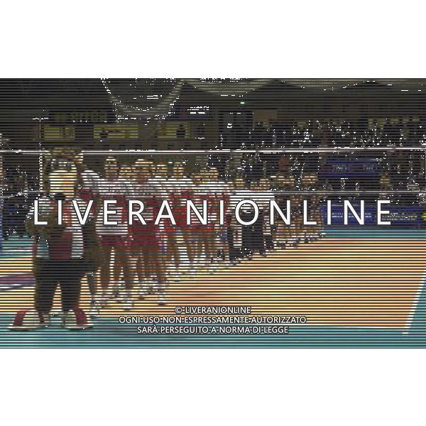 RAVENNA 23/10/03 FINALE SUPERCOPPA ITALIANA SISLEY TREVISO-LUBE MACERATA nella foto le squdre durante l\'inno di mameli* foto gigi arcaini/ag.aldo liverani