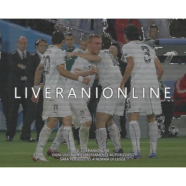 Francia - Italia 17/06/2008 Europei Zurigo nella foto abbracci esultanza dopo il gol di daniele de rossi del 0-2 ph luzzani/Ag. Aldo Liverani Sas