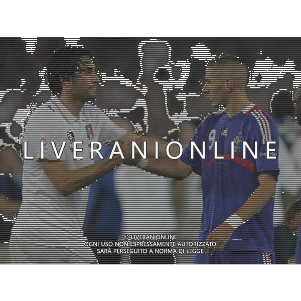 Francia - Italia 17/06/2008 Europei Zurigo nella foto luca toni e benzema a fine gara ph luzzani/Ag. Aldo Liverani Sas