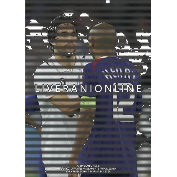 Francia - Italia 17/06/2008 Europei Zurigo nella foto luca toni e thierry henry a fine gara ph luzzani/Ag. Aldo Liverani Sas