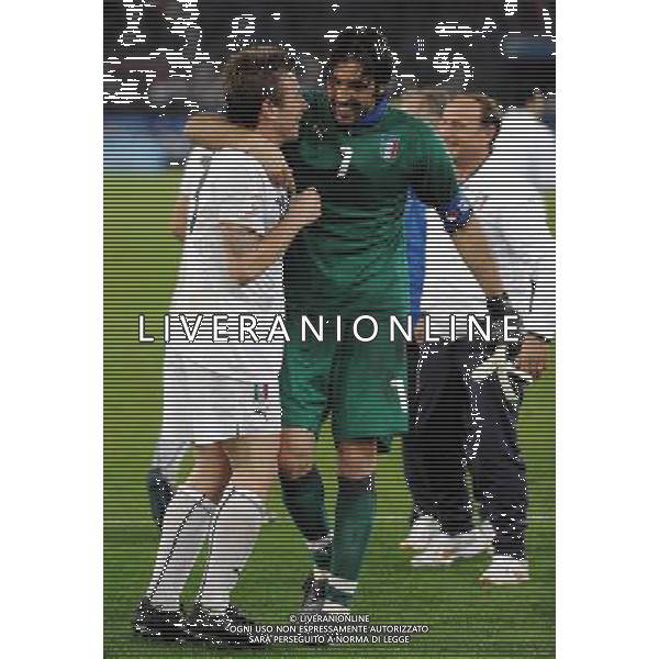 UEFA EURO 2008 Gruppo C M22 Zurigo - 17.06.2008 Francia-Italia Nella Foto:CASSANO E BUFFON ESULTANO A FINE GARA /Ph.Vitez-Ag. Aldo Liverani