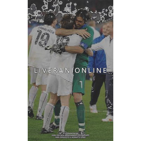 UEFA EURO 2008 Gruppo C M22 Zurigo - 17.06.2008 Francia-Italia Nella Foto:CASSANO E BUFFON ESULTANO A FINE GARA /Ph.Vitez-Ag. Aldo Liverani