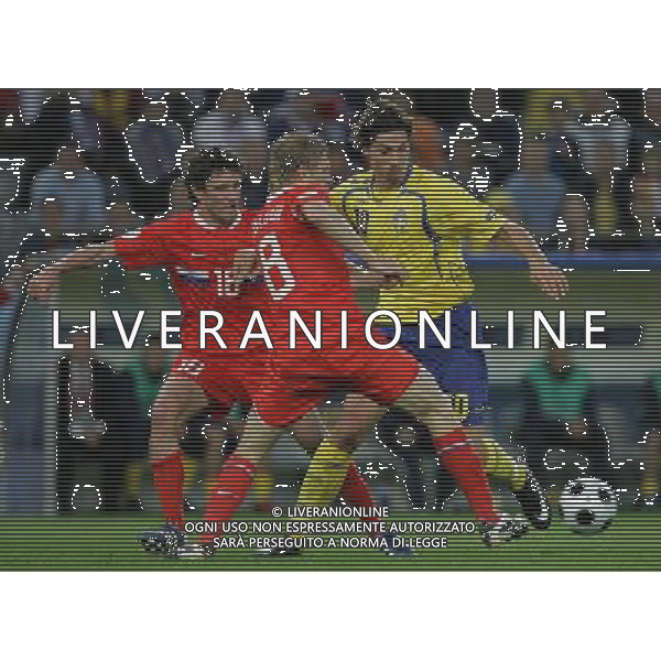 Russia - Svezia 18/06/2008 Europei Innsbruck nella foto zlatan ibrahimovic tra kolodin e zhirkov ph luzzani/Ag. Aldo Liverani sas