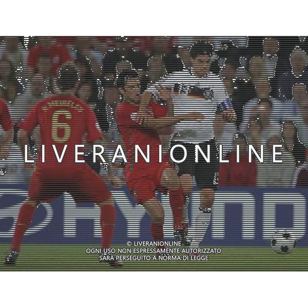 Basilea 19-06-2008 Campionato europeo calcio EURO2008 Portogallo-Germania 2:3 nella foto michael ballack, paulo ferreira e raul meireles ph marco luzzani/ag aldo liverani s.a.s. 