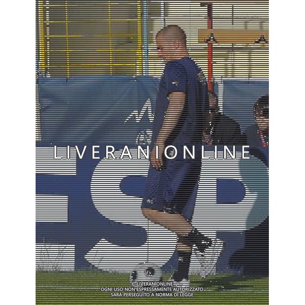 Allenamento Nazionale Italiana Baden - 20.06.2008 Nella Foto:CANNAVARO FABIO CALCIO CON IL PIEDE SINISTRO INFORTUNATO(SEQUENZA) /Ph.Vitez-Ag. Aldo Liverani