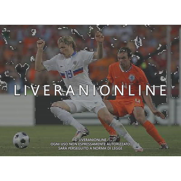 Olanda - Russia 21/06/2008 Europei basilea nella foto pavlyuchenko e mathijsen Ph luzzani/Ag. Aldo Liverani Sas