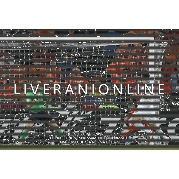 Olanda - Russia 21/06/2008 Europei basilea nella foto il gol del pareggio di ruud van nilsterooy Ph luzzani/Ag. Aldo Liverani Sas