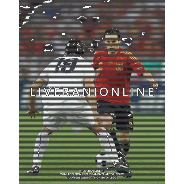 UEFA EURO 2008 Quarti di Finale M28 - Spagna-Italia Vienna - 22.06.2008 Spagna-Italia Nella Foto:INIESTA-ZAMBROTTA /Ph.Vitez-Ag. Aldo Liverani