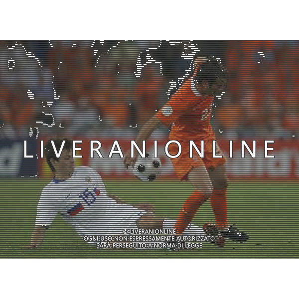 Basilea (CH) 21-06-2008 Campionato europeo calcio EURO2008 quarti di finale olanda-russia 1:3 nella foto rafael van der vaart e diniyar bilyaletdinov ph marco luzzani/ag aldo liverani s.a.s.