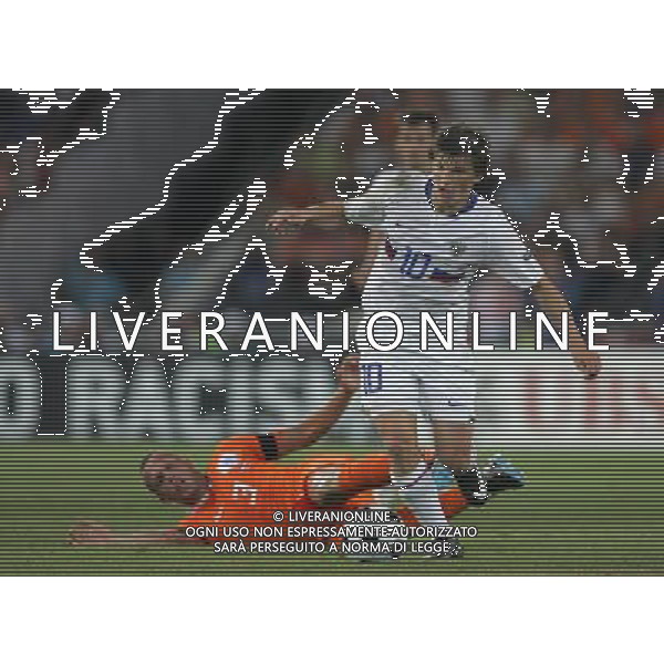 Basilea (CH) 21-06-2008 Campionato europeo calcio EURO2008 quarti di finale olanda-russia 1:3 nella foto andrei arshavin e wesley sneijder ph marco luzzani/ag aldo liverani s.a.s.