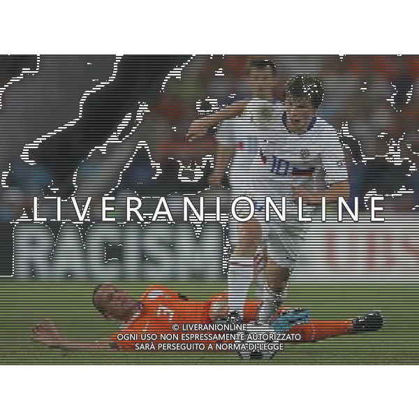 Basilea (CH) 21-06-2008 Campionato europeo calcio EURO2008 quarti di finale olanda-russia 1:3 nella foto andrei arshavin e wesley sneijder ph marco luzzani/ag aldo liverani s.a.s.