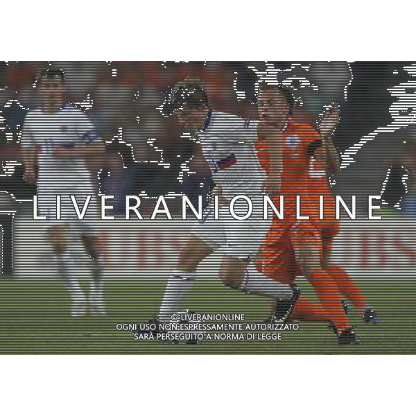 Basilea (CH) 21-06-2008 Campionato europeo calcio EURO2008 quarti di finale olanda-russia 1:3 nella foto andrei arshavin e wesley sneijder ph marco luzzani/ag aldo liverani s.a.s.