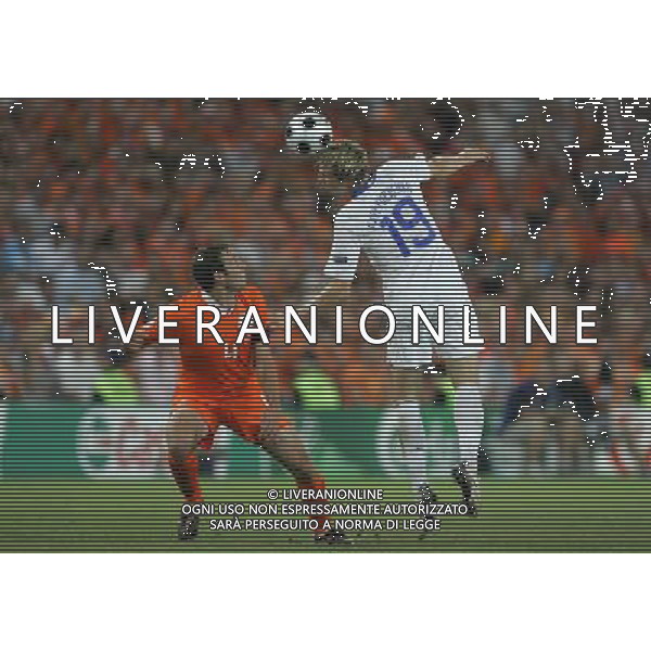 Basilea (CH) 21-06-2008 Campionato europeo calcio EURO2008 quarti di finale olanda-russia 1:3 nella foto joris mathijsen e roman pavlyuchenko ph marco luzzani/ag aldo liverani s.a.s.