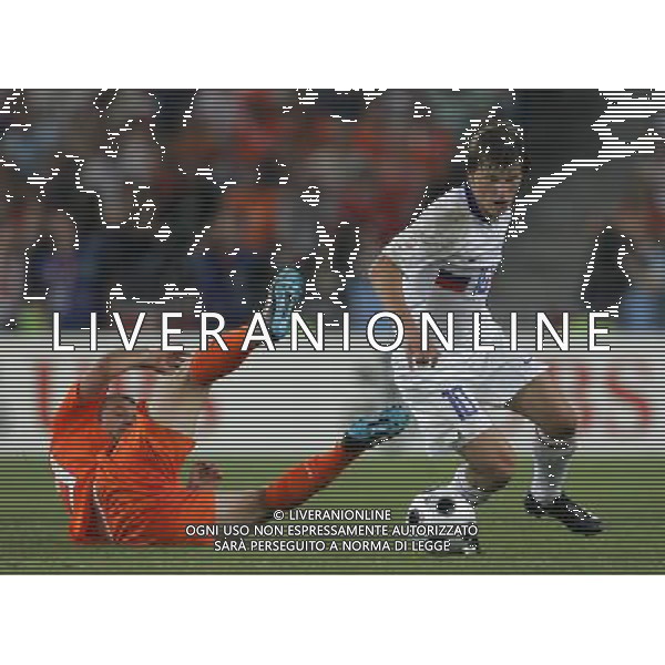 Basilea (CH) 21-06-2008 Campionato europeo calcio EURO2008 quarti di finale olanda-russia 1:3 nella foto andrei arshavin E RAFAEL VAN DER VAART ph marco luzzani/ag aldo liverani s.a.s.