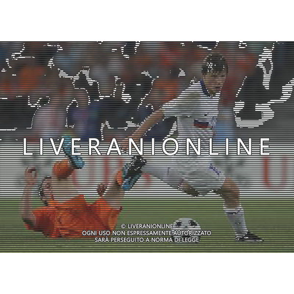 Basilea (CH) 21-06-2008 Campionato europeo calcio EURO2008 quarti di finale olanda-russia 1:3 nella foto andrei arshavin E RAFAEL VAN DER VAART ph marco luzzani/ag aldo liverani s.a.s.