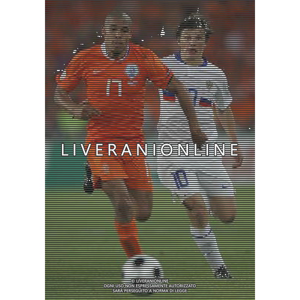 Basilea (CH) 21-06-2008 Campionato europeo calcio EURO2008 quarti di finale olanda-russia 1:3 nella foto nigel de jong e andrei arshavin ph marco luzzani/ag aldo liverani s.a.s.
