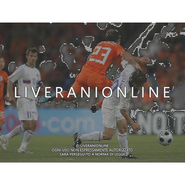 Basilea (CH) 21-06-2008 Campionato europeo calcio EURO2008 quarti di finale olanda-russia 1:3 nella foto andrei arshavin E RAFAEL VAN DER VAART ph marco luzzani/ag aldo liverani s.a.s.