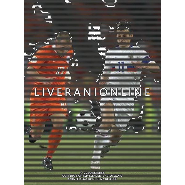 Basilea (CH) 21-06-2008 Campionato europeo calcio EURO2008 quarti di finale olanda-russia 1:3 nella foto wesley sneijder e sergei semak ph marco luzzani/ag aldo liverani s.a.s.