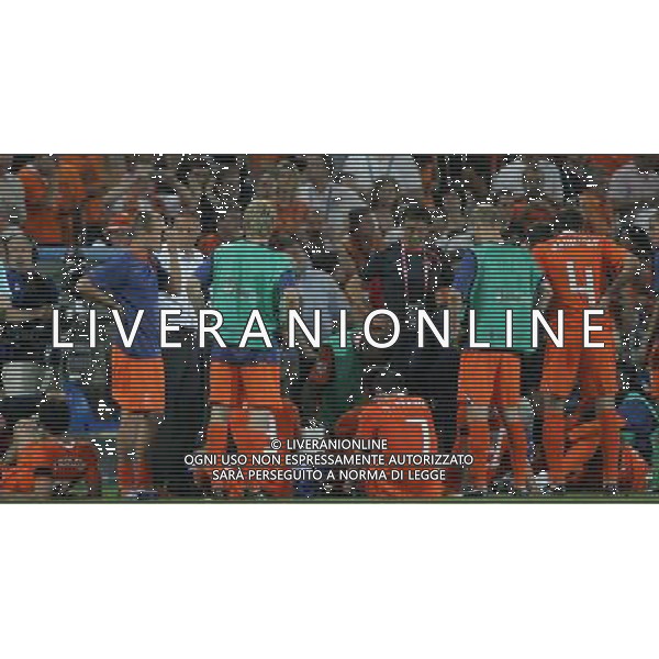 Basilea (CH) 21-06-2008 Campionato europeo calcio EURO2008 quarti di finale olanda-russia 1:3 nella foto marco van basten parla ai giocatori durante l\'intervallo prima dei supplementari ph marco luzzani/ag aldo liverani s.a.s.