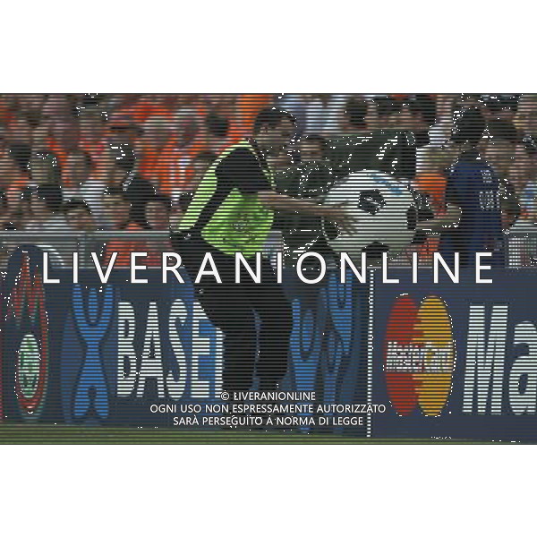 Basilea (CH) 21-06-2008 Campionato europeo calcio EURO2008 quarti di finale olanda-russia 1:3 nella foto stewart con grosso pallone ph marco luzzani/ag aldo liverani s.a.s.