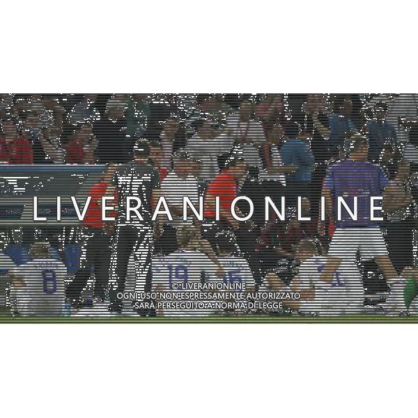 Basilea (CH) 21-06-2008 Campionato europeo calcio EURO2008 quarti di finale olanda-russia 1:3 nella foto guus hiddink parla ai giocatori durante l\'intervallo prima dei supplementari ph marco luzzani/ag aldo liverani s.a.s.