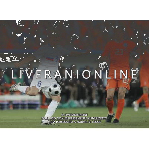 Basilea (CH) 21-06-2008 Campionato europeo calcio EURO2008 quarti di finale olanda-russia 1:3 nella foto denis kolodin e rafael van der vaart ph marco luzzani/ag aldo liverani s.a.s.