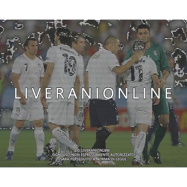 Spagna - Italia Europei 22/06/2008 Vienna nella foto la delusione dei giocatori italiani a fine gara - fabio cannavaro consola antonio di natale ph luzzani/Ag. Aldo Liverani Sas