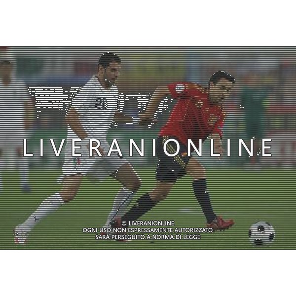 Vienna (AUT) 22-06-2008 Campionato europeo calcio EURO2008 quarto di finale spagna-italia nella foto simone perrotta e xavi hernandez ph marco luzzani/ag aldo liverani s.a.s.