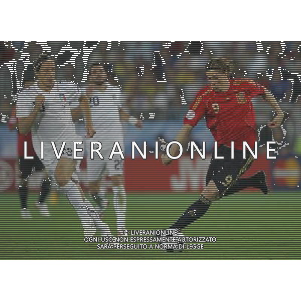 Vienna (AUT) 22-06-2008 Campionato europeo calcio EURO2008 quarto di finale spagna-italia nella foto fernando torres e massimo ambrosini ph marco luzzani/ag aldo liverani s.a.s.