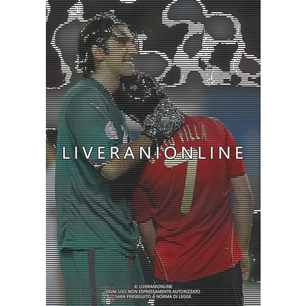 Vienna (AUT) 22-06-2008 Campionato europeo calcio EURO2008 quarto di finale spagna-italia nella foto gianluigi buffon e david villa ph marco luzzani/ag aldo liverani s.a.s.