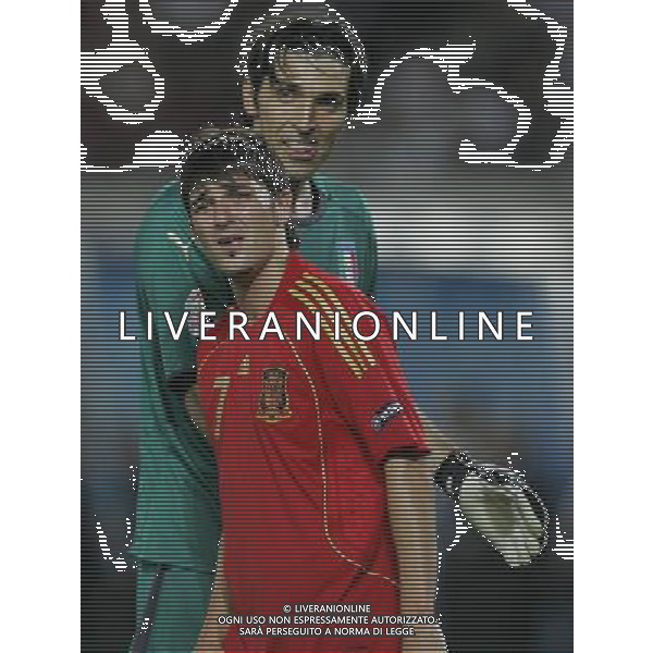 Vienna (AUT) 22-06-2008 Campionato europeo calcio EURO2008 quarto di finale spagna-italia nella foto gianluigi buffon e david villa ph marco luzzani/ag aldo liverani s.a.s.