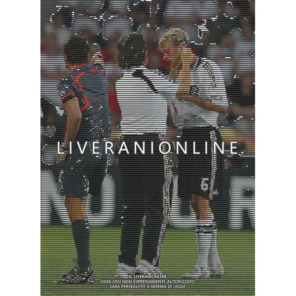 Germania - Turchia 25.06.2008 semifinale Europei nella foto Simon Rolfes viene medicato copyright by firo sportphoto/Ag. Aldo Liverani Sas - ITALY ONLY -