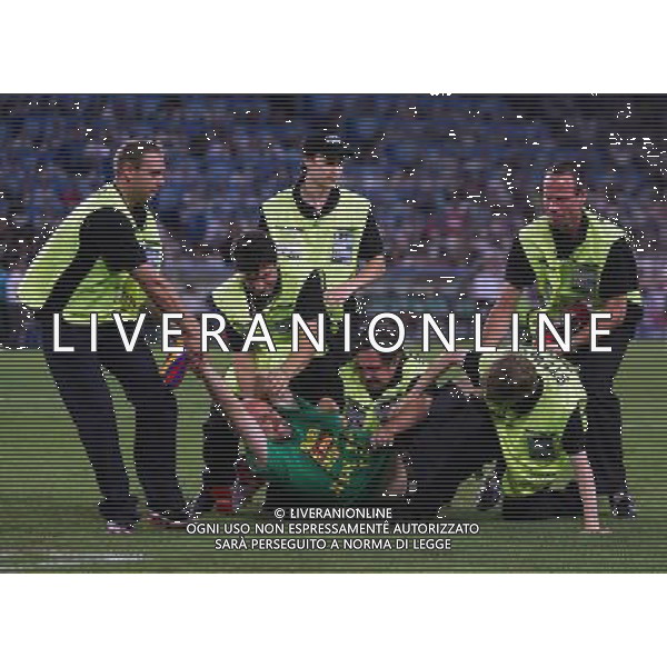 Germania - Turchia 25.06.2008 semifinali Europei nella foto gli stewards fermano un tifoso per invasione di campo copyright by firo sportphoto/Ag. Aldo Liverani Sas - ITALY ONLY -