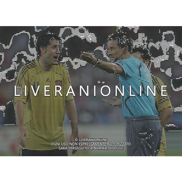 Vienna (AUT) 26-06-2008 Campionato europeo calcio EURO2008 semifinale russia-spagna 0:3 nella foto arbitro frank de bleekere e joan capdevilla ph marco luzzani/ag aldo liverani s.a.s.