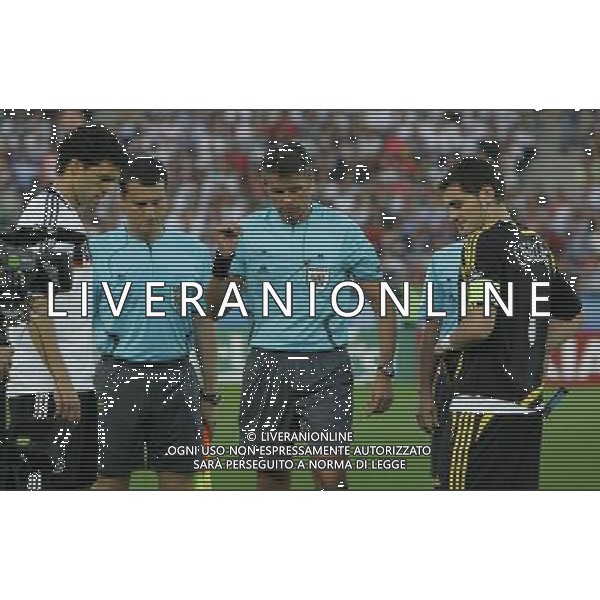 Germania - Spagna Finale Europei Vienna 29/06/2008 nella foto arbitro roberto rosetti con i due capitani michael ballack e iker casillas ph luzzani/Ag. Aldo Liverani Sas