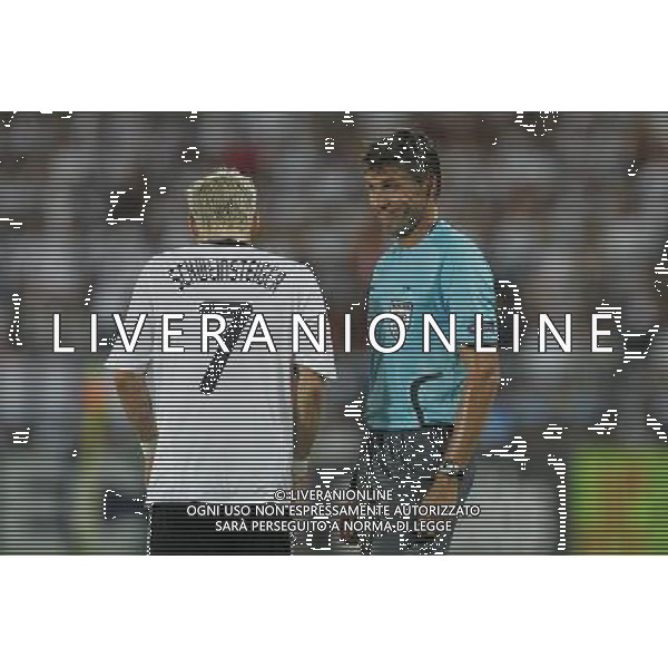 Germania - Spagna Finale Europei Vienna 29/06/2008 nella foto arbitro roberto rosetti e schweinsteiger ph luzzani/Ag. Aldo Liverani Sas