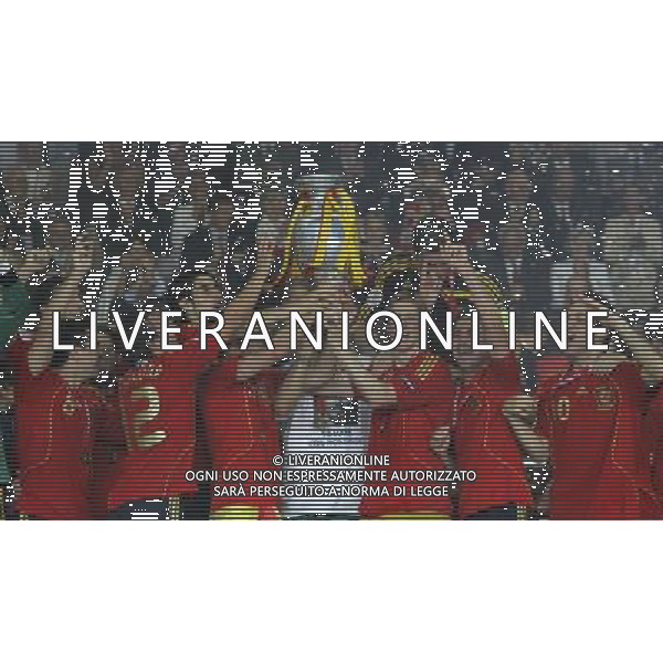 Germania - Spagna Finale Europei Vienna 29/06/2008 nella foto esultanza dei giocatori della spagna con la coppa a fine gara ph luzzani/Ag. Aldo Liverani Sas