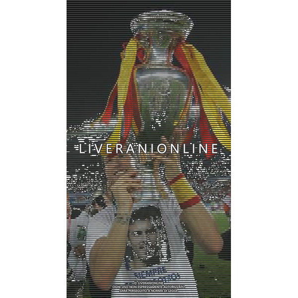 Germania - Spagna Finale Europei Vienna 29/06/2008 nella foto Sergio Ramos con la coppa ph luzzani/Ag. Aldo Liverani Sas